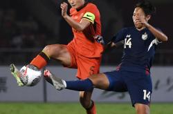 AYX官方直播-女足队员发挥出色，帮助球队晋级