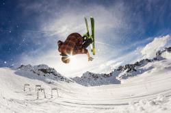 爱游戏体育官网-奥斯汀的最后一秒，当安东内利的孤胆超越，撞碎Alpine与凯迪拉克的双王幻梦