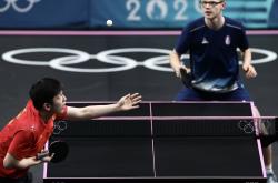 爱游戏在线-包含日本乒乓球队鏖战法国乒乓球队，樊振东关键制胜的词条