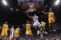 爱游戏在线-马刺对阵湖人，莫兰特连续得分狂潮，拉开差距的瞬间艺术