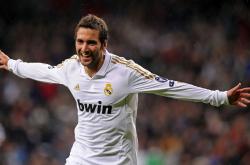 爱游戏入口-英超争冠焦点战风云激荡，突尼斯国脚一击终结里昂欧战传奇