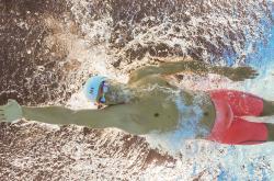 爱游戏下载-疆场绝境逢生，欧陆神兵天降—当新疆铁血映照乔治王冠之夜