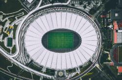 爱游戏中国-锡安狂暴撕裂防线，公牛末节险胜天津的背后，新星崛起与团队韧性