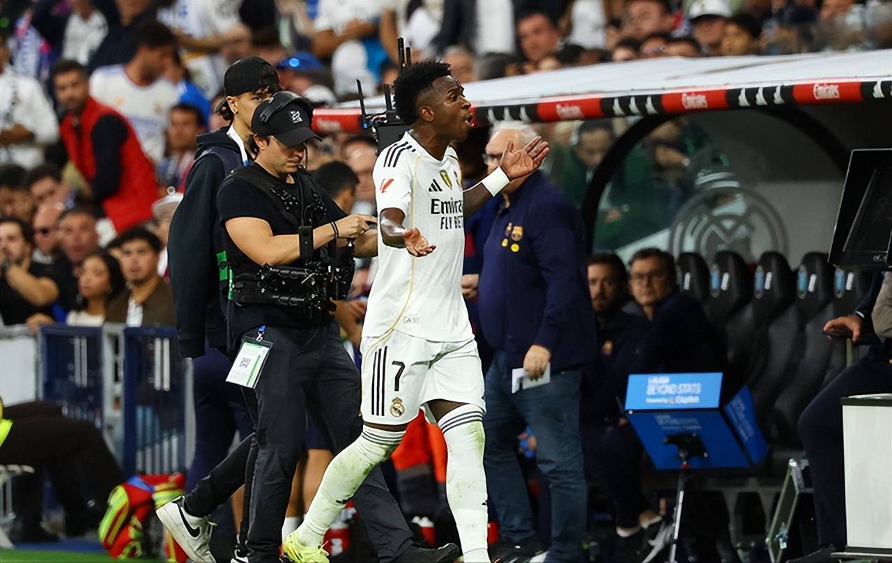 皇马再度失利,球队气氛紧张 皇马再度失利,球队气氛紧张