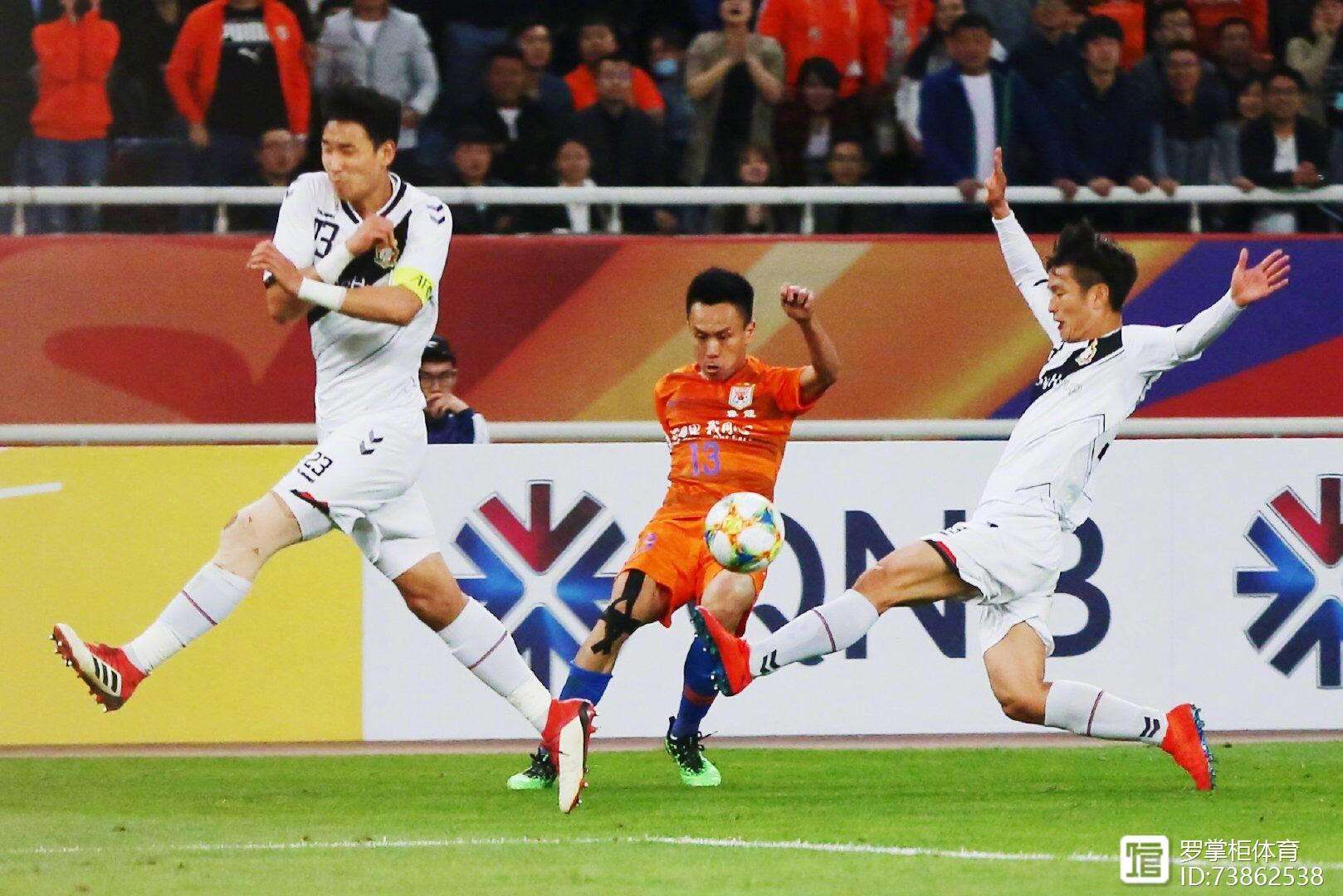 哈尔滨足球队在亚冠赛场上表现不佳