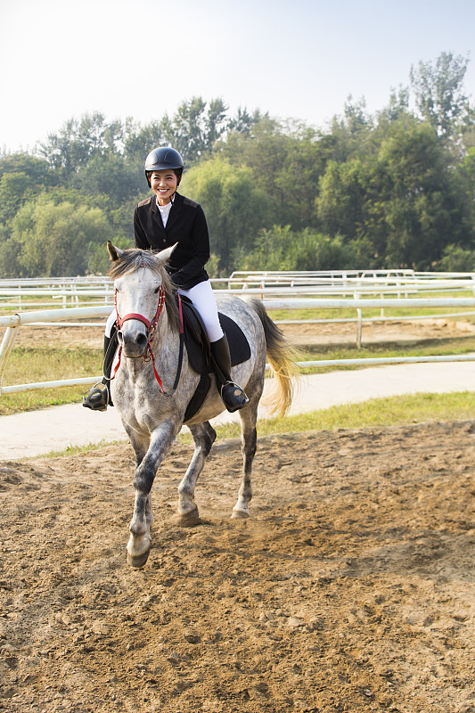 摩洛哥选手在马术比赛中取得佳绩 摩洛哥选手在马术比赛中取得佳绩