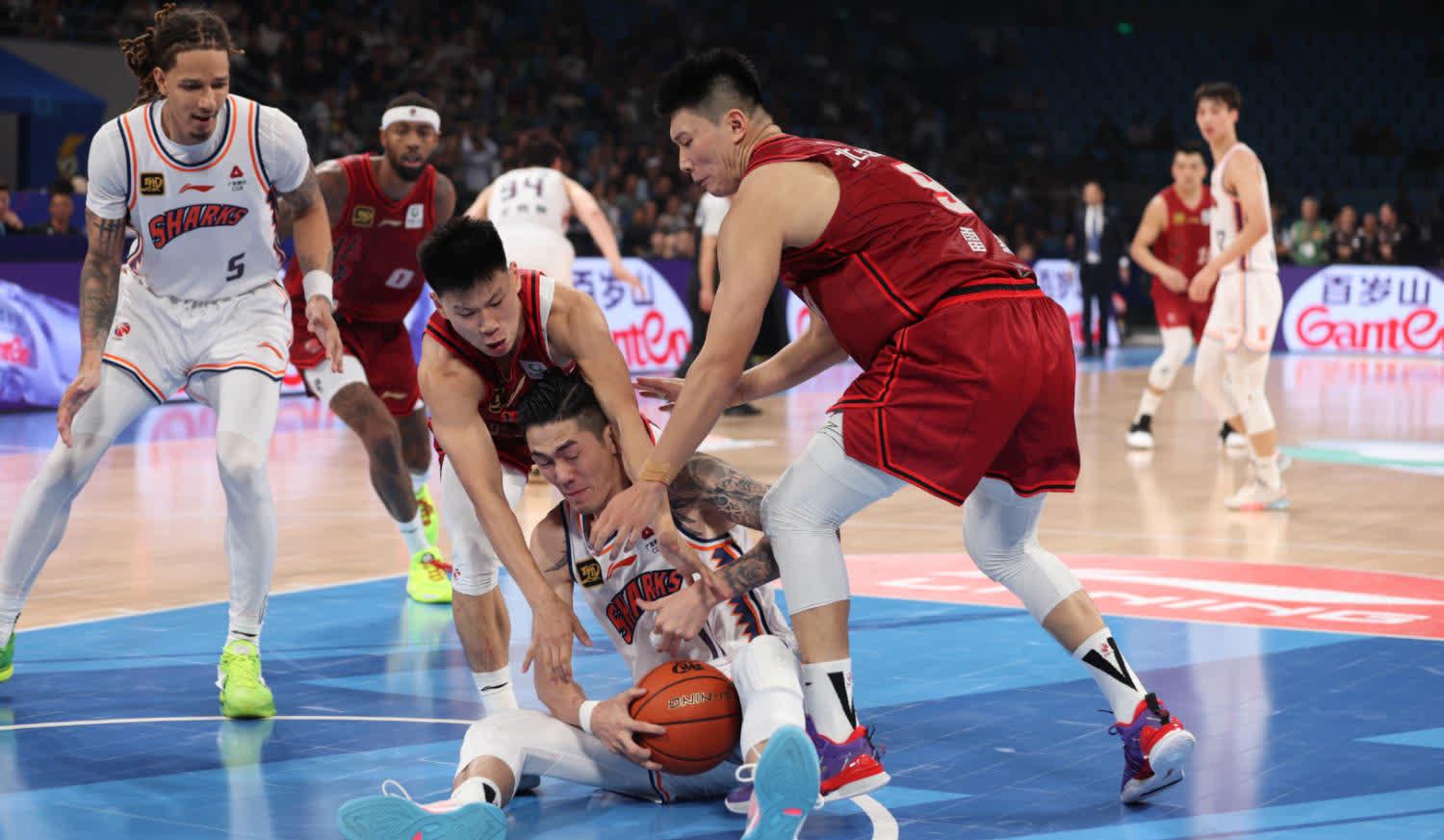 包含南北队在激烈对抗中一决胜负的词条