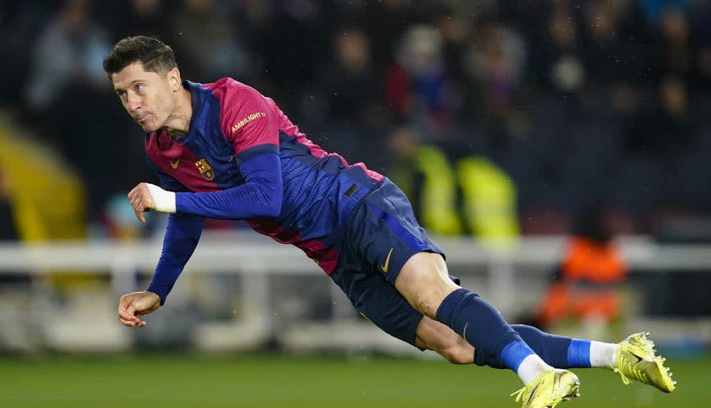 包含欧预赛比赛中球员个个斗志昂扬,拼尽全力的词条 包含欧预赛比赛中球员个个斗志昂扬,拼尽全力的词条