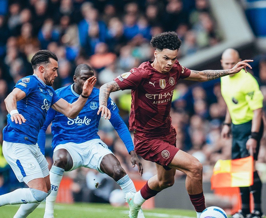 欧预赛赛场秩序井然，球队精神面貌焕然一新的简单介绍