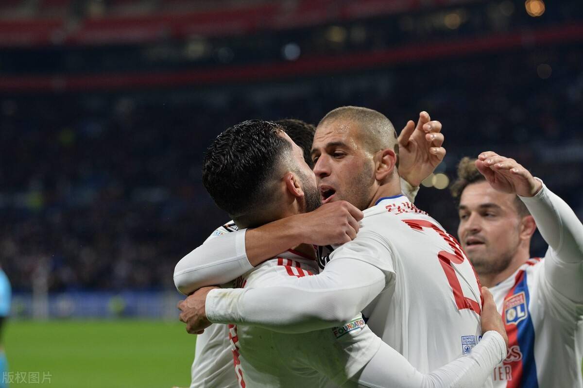 里昂轻取勒沃库森，孔德带队取胜的简单介绍