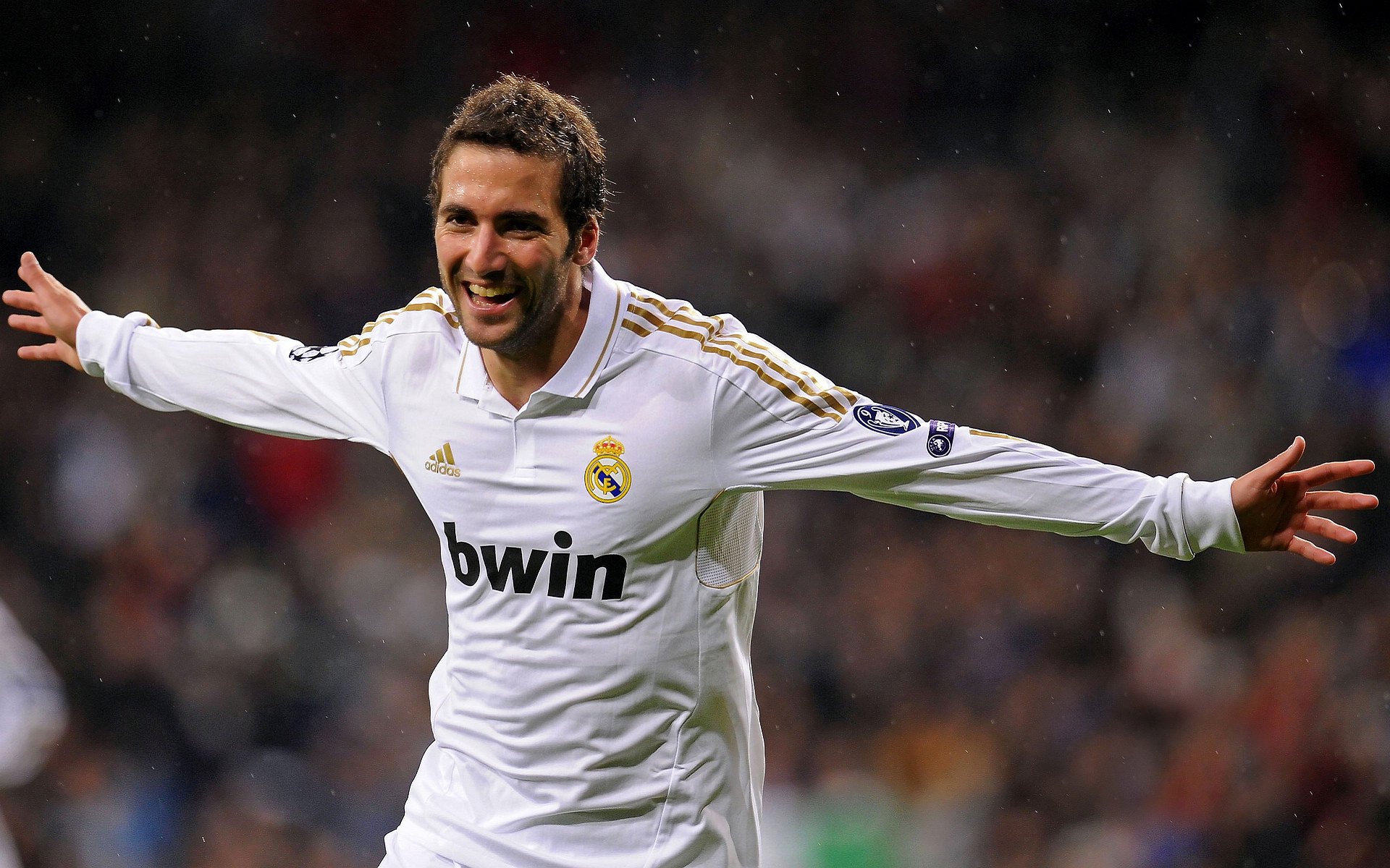 英超争冠焦点战风云激荡，突尼斯国脚一击终结里昂欧战传奇