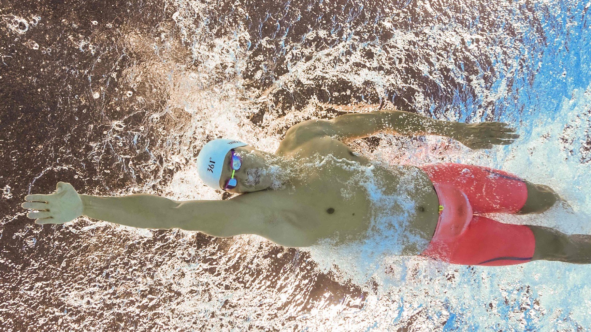 当黄蜂蛰醒联盟，贝恩接管之夜与雄鹿爆冷背后的季后赛启示